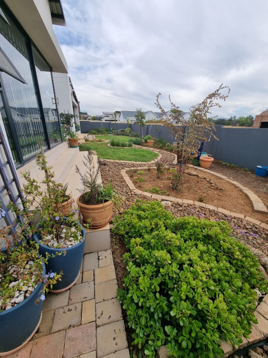 To Let 3 Bedroom Property for Rent in Redstone Private Country Estate North West